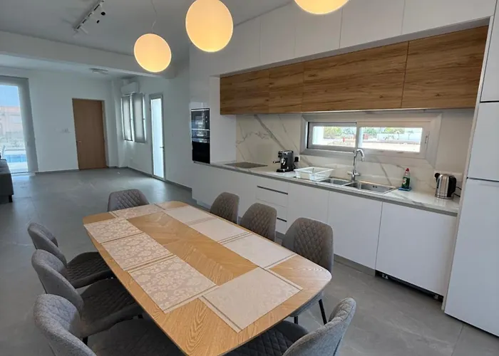 Theo Luxury Napa アヤナパ