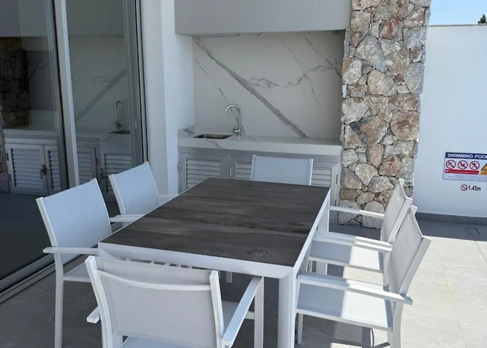 Theo Luxury Napa * アヤナパ