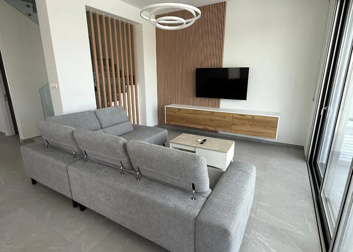 Theo Luxury Napa アヤナパ