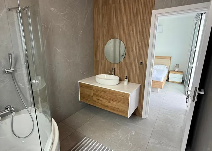 Theo Luxury Napa アヤナパ